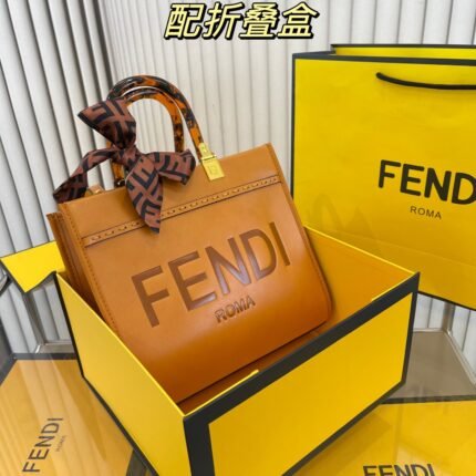 FENDI Tote bag Black/Brown/White Size: 25*22cm