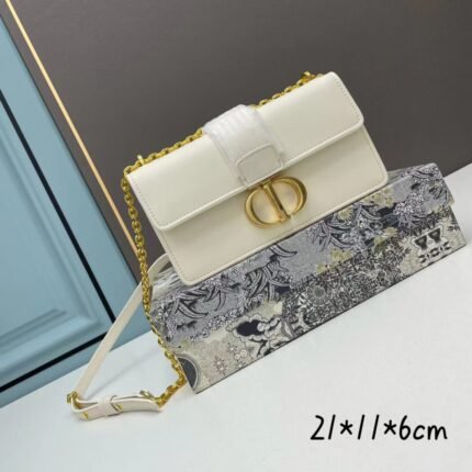 Dior 30 Montaigne Clamshell leather crossbody bag Shoulder bag white 1Y0282 size: 21.5*12*6cm