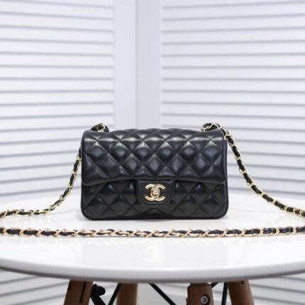 Chanel Lamb skin chain crossbody bag with gold hardware 1116 SIZE: 20*14*7cm/25.5*16*6.5cm/30*18*8cm