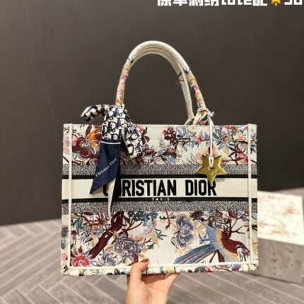 Dior embroidery tote bag size: 36cm