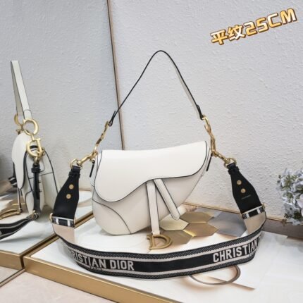 Dior saddle leather Plain ribbon with wide shoulder strap white1033 size: 25.5 * 20 * 6.5 cm