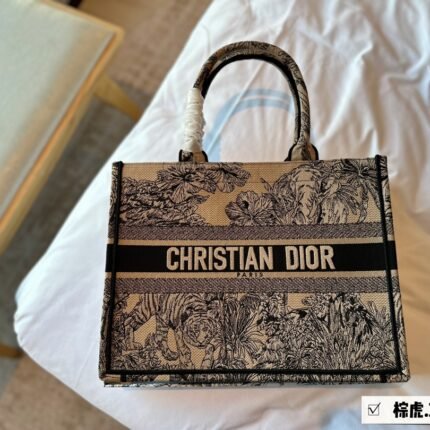 Dior Three-dimensional embroidery Book 23 tote shopping bags size: 36*28 cm