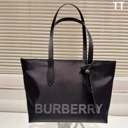 Burberry nylon tote bag size: 29*24cm