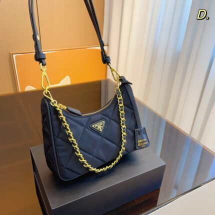 Prada Underarm handbag size: 21*6*17cm