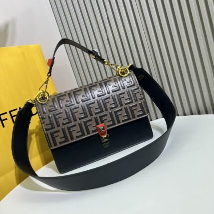 Fendi The latest clamshell handbag size: 25*19.*1cm
