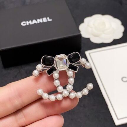 CHANELXiaoxiang New Chanel brooches are available at the counter at the same time. (复制)