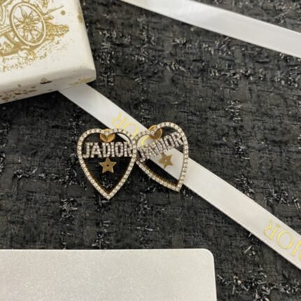 Dior letter earrings, same material, new elegant and elegant earrings, best-selling model (复制)