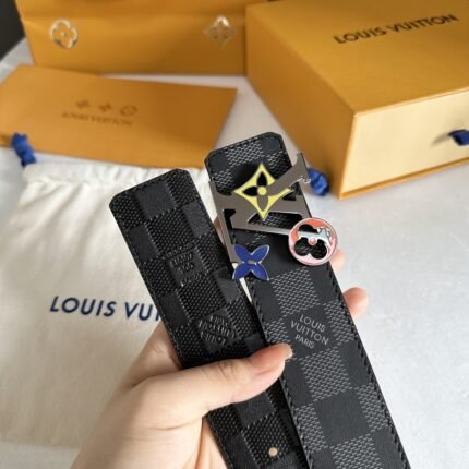 Louis Vuitton belt matching design uses high-quality electroplated hardware