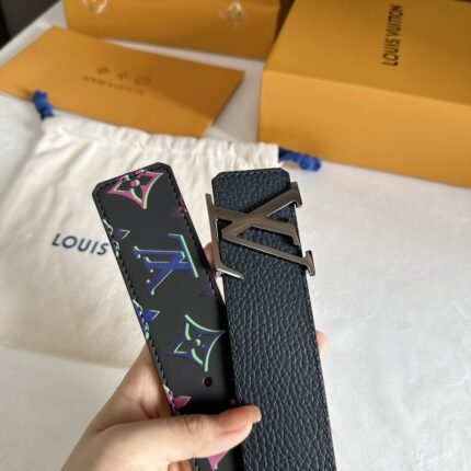 Louis Vuitton belt matching design uses high-quality electroplated hardware