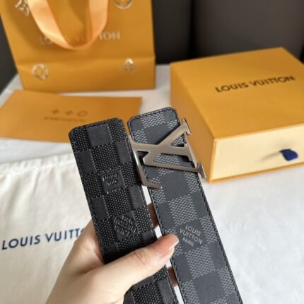 Louis Vuitton belt matching design uses high-quality electroplated hardware