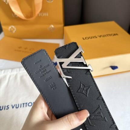 Louis Vuitton belt matching design uses high-quality electroplated hardware