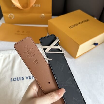 Louis Vuitton belt matching design uses high-quality electroplated hardware