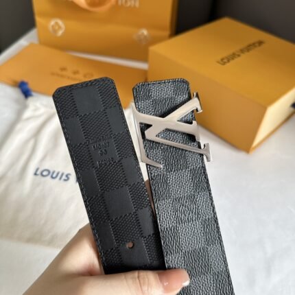 Louis Vuitton belt matching design uses high-quality electroplated hardware