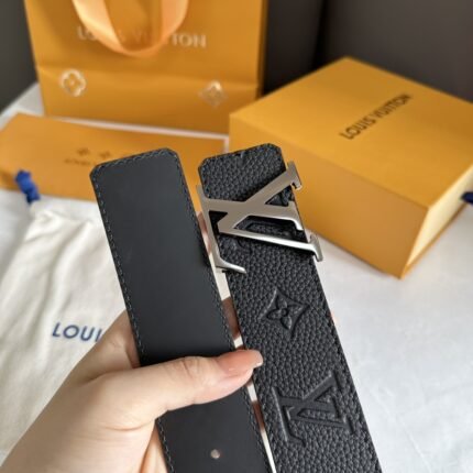 Louis Vuitton belt matching design uses high-quality electroplated hardware