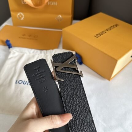 Louis Vuitton belt matching design uses high-quality electroplated hardware