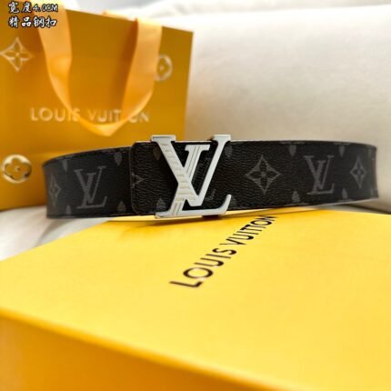 Louis Vuitton belt matching design uses high-quality electroplated hardware