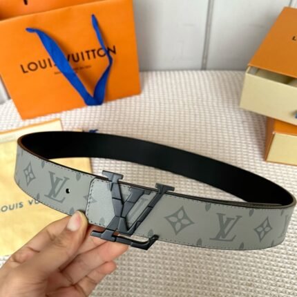 Louis Vuitton belt matching design uses high-quality electroplated hardware
