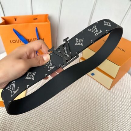 Louis Vuitton belt matching design uses high-quality electroplated hardware (复制)