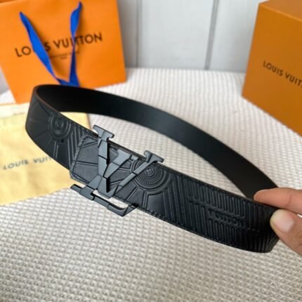 Louis Vuitton belt matching design uses high-quality electroplated hardware