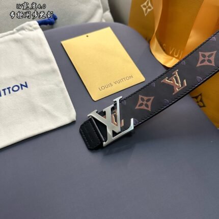 Louis Vuitton belt matching design uses high-quality electroplated hardware
