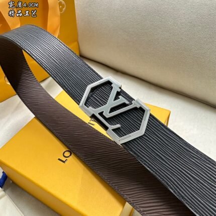Louis Vuitton belt matching design uses high-quality electroplated hardware