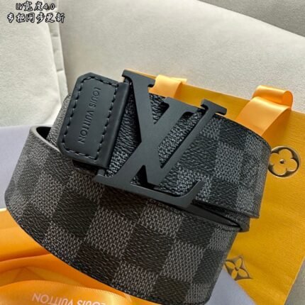 Louis Vuitton belt matching design uses high-quality electroplated hardware