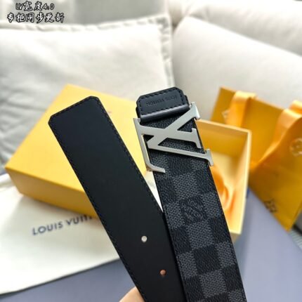 Louis Vuitton belt matching design uses high-quality electroplated hardware