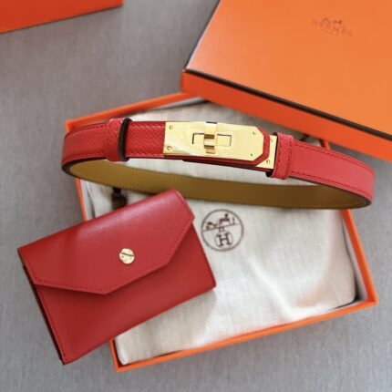 HERMÈS is equipped with a pure steel buckle, which feels comfortable and has a very good wearing effect. (复制)