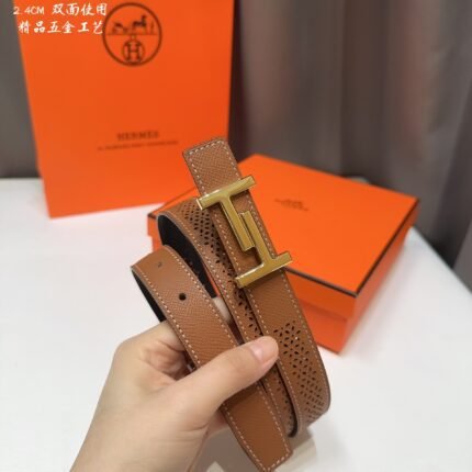 HERMÈS is equipped with a pure steel buckle, which feels comfortable and has a very good wearing effect. (复制)