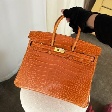 ✨✨Birkin Platinum 25cm✨✨✨Flame Orange Gold Buckle ➕Three Glossy Crocodile????Belly really shows off the white color Carrying an energizing feeling????????