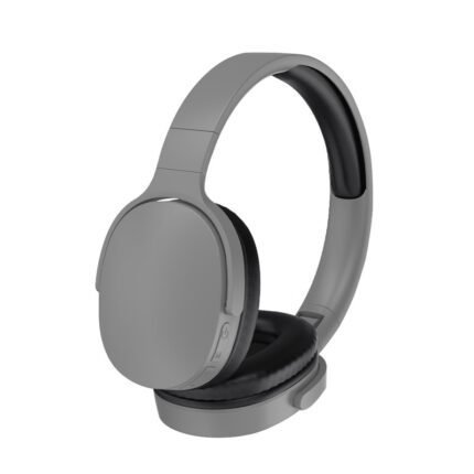 p2961 Bluetooth headset function AUX (3.5mm round hole), card, FM, barrier-free link within a transmission distance of 10 meters Black