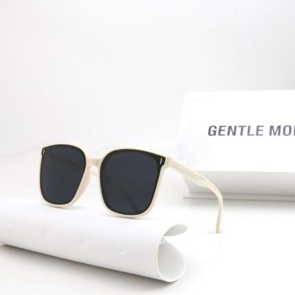 GM Frida white and black boxed large frame sunglasses neutral
