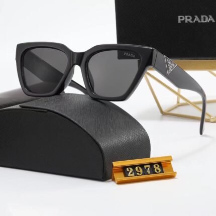 PRADA black and dark gray quadrilateral diagonal sunglasses