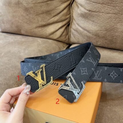 Louis Vuitton black classic belt, simple and elegant, luxurious and elegant
