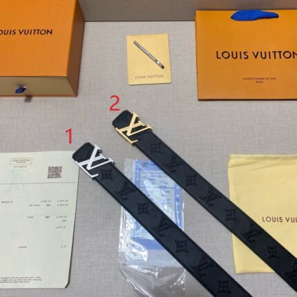 Louis Vuitton V-shaped buckle black textured belt, simple and elegant, fashionable and elegant