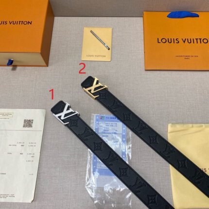 Louis Vuitton V-shaped buckle black textured belt, simple and elegant, low-key luxury