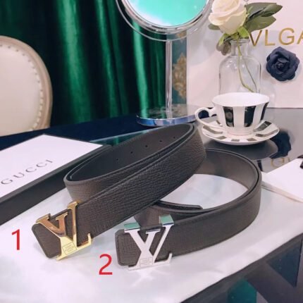Louis Vuitton V-shaped buckle black belt, simple and elegant, elegant and noble