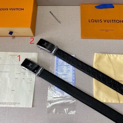 Louis Vuitton silver square buckle black belt, simple and fashionable, noble and elegant