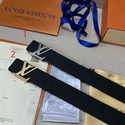 Louis Vuitton V-buckle black textured belt, simple and elegant, low-key luxury