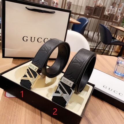 Louis Vuitton V-buckle black textured belt, simple and elegant, low-key luxury