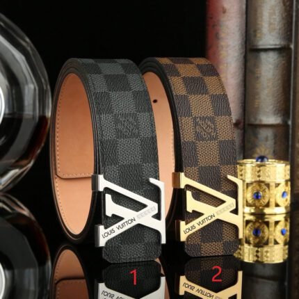 Louis Vuitton classic V-buckle black belt, simple and elegant, low-key luxury