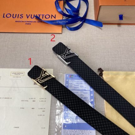Louis Vuitton V-buckle black checkered belt, simple and elegant, luxurious and low-key