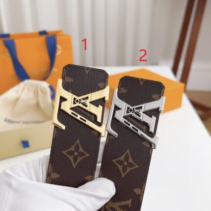 Louis Vuitton V-buckle brown textured belt, simple and elegant, noble and luxurious