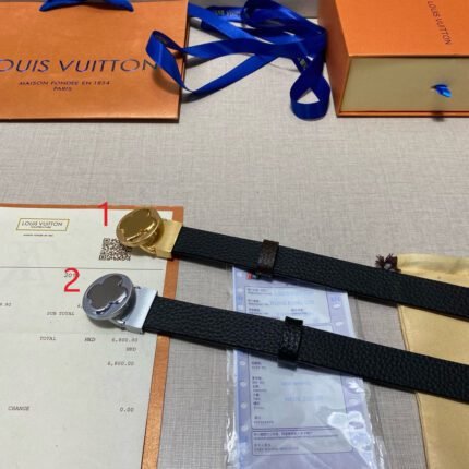 Louis Vuitton black leather belt with four-leaf clover buckle, luxurious and classic fashion