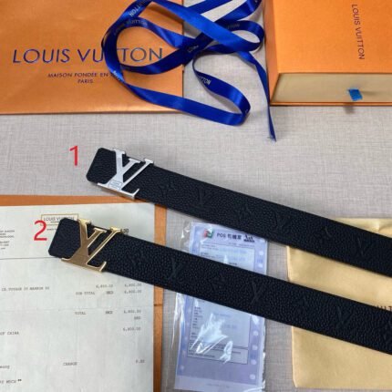 Louis Vuitton V-shaped buckle black textured belt, simple and elegant, low-key luxury