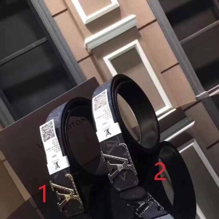 Louis Vuitton V-buckle black textured belt, simple, elegant, noble and luxurious