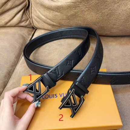 Louis Vuitton V-shaped buckle black textured belt, simple and elegant, low-key luxury