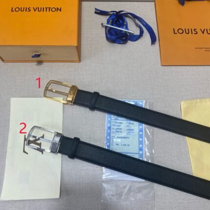 Louis Vuitton V-buckle black belt, fashionable, elegant, refined and luxurious