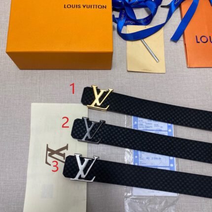 Louis Vuitton V-buckle black plaid leather, simple and elegant, noble and elegant