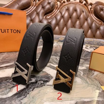 Louis Vuitton V-buckle black textured belt, simple and elegant, noble and luxurious